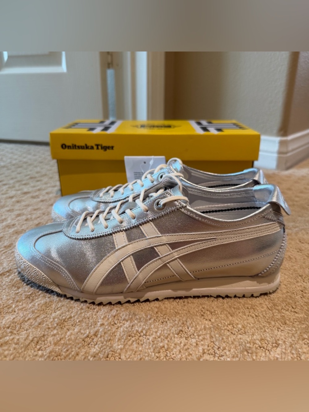 Onitsuka Tiger Mexico 66 SD sneakers/trainers in pure silver/cream color way